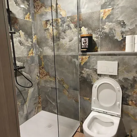 Secret - 5 Pers - Jacuzzi - 70m2 - 2 Separes Penzion