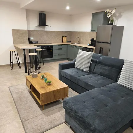 Secret - 5 Pers - Jacuzzi - 70m2 - 2 Separes Penzion